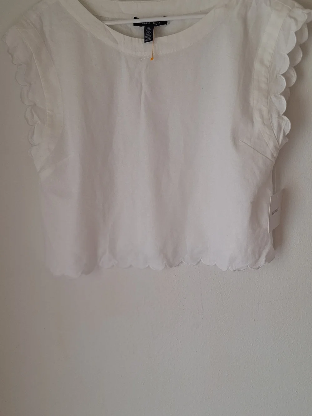 Minimalist Ellen Tracy White Scallop Edge Crop Top Sz L NWT - Picture 2 of 10